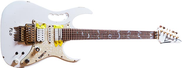 SteveVaiGuitars_4816.jpg