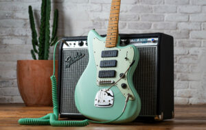 Fender-Noventa-Jazzmaster-HERO402560x1625