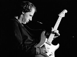 Mark-Knopfler-Credit-Rick-Diamond-Getty-Images401400x1050