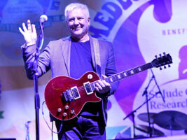 alex-lifeson401400x1050-1