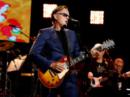 Joe-Bonamassa-Photo-Jamie-McCarthy-Getty401400x1050