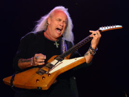Rickey-Medlocke-Onstage-Photo-Frazer-Harrison-Getty401400x1050
