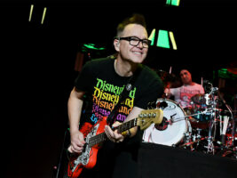 Mark-Hoppus-Onstage-Photo-Jeff-Kravitz-FilmMagic401400x1050