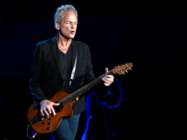 lindsey-buckingham401400x1050