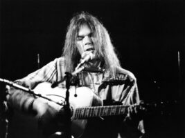 Neil-Young-Credit-Chris-Walter-WireImage402000x1500
