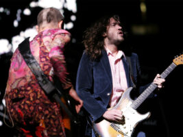 Red-Hot-Chili-Peppers-Photo-James-Devaney-WireImage402000x1500