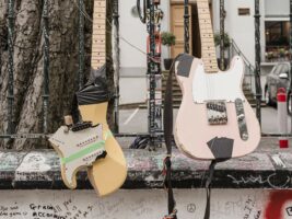smashed-guitars402000x1500