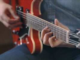 Alternate-Tunings-Electric402000x1500