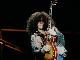 Slash-HERO-Credit-Koh-Hasebe-Shinko-Music-Getty-Images402000x1500