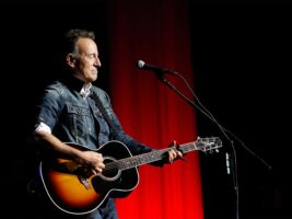 Bruce-Springsteen-Photo-Brian-Ach-Getty402000x1500