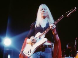 Johnny-Winter-Michael-Putland-Getty402000x1500