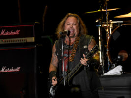 Motley-Crue402000x1500