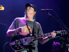 Neil-Young-HERO-Credit-Gary-Miller-FilmMagic402000x1500
