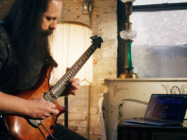 archetype-petrucci402000x1500