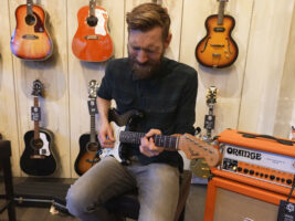 paul-davids-possibly-playing-jimi-hendrixs-stratocaster402000x1500