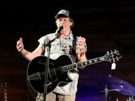 Ted-Nugent-Photo-Gary-Miller-Getty402000x1500
