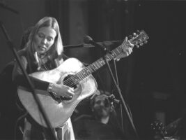 joni-mitchell402000x1500