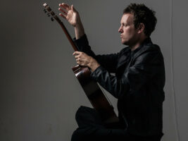 Strings-of-Mali-feat-Derek-Gripper-Credit-Simon-Attwel402000x1500