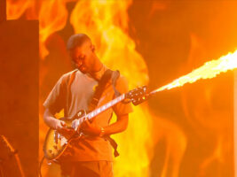 dave-in-the-fire-3402000x1500