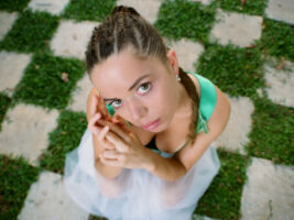 Nilu25CC2588fer-Yanya-Credit-Press-HERO402000x1500