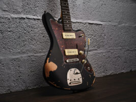 Vintage-Guitars-Icon-V65V-HERO-1402000x1500