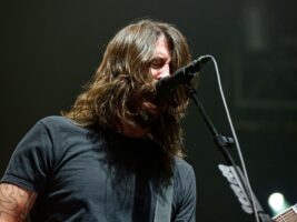 dave-grohl-foo-fighters-alamy402000x1500