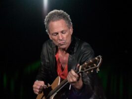 Lindsey-Buckingham402000x1500