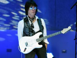 Jeff-Beck-BBC-Radio-2402000x1500