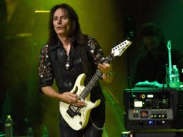 Steve-Vai402000x1500