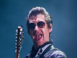 arctic-monkeys-alex-turner402000x1500