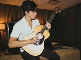 martin-shawn-mendes-signature402000x1500