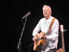 tommy-emmanuel402000x1500