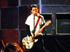 Billie-Joe-Armstrong-Green-Day-Credit-Jeff-Kravitz-FilmMagic402000x1500
