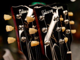 Gibson-Guitar402000x1500