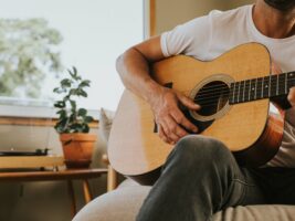 man-playing-guitar402000x1500