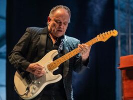 Jimmie-Vaughan402000x1500