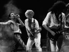 Queen-onstage402000x1500