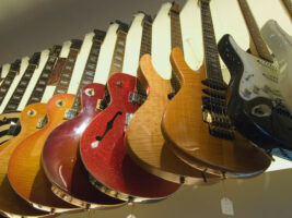 Row-Of-Guitars-Credit-Richard-Ross-Getty-Images402000x1500