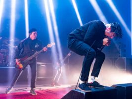 deftones-may-2022402000x1500