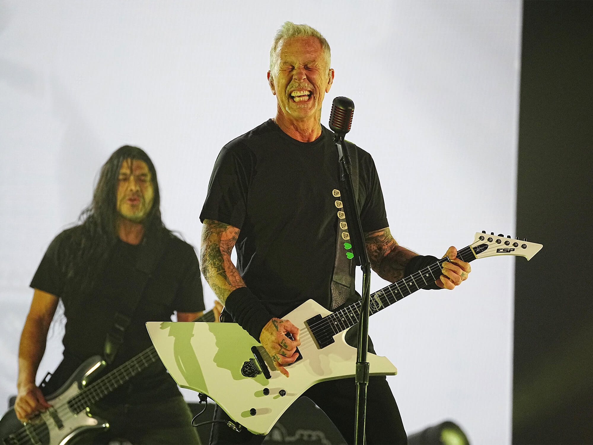 Metallica mess up on live debut of Lux Æterna “That’s the radio edit
