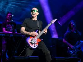 joe-satriani-Oakland-2022402000x1500