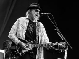 neil-young402000x1500