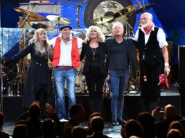 Fleetwood-Mac-performing-onstage-2018402000x1500