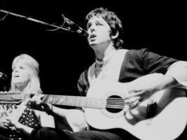 Paul-and-Linda-McCartney-Wings402000x1500