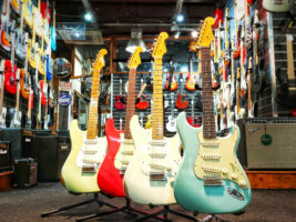 mansons-guitar-shop402000x1500