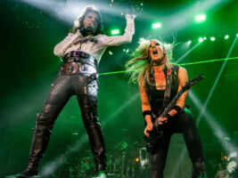 Nita-Strauss-Alice-Cooper402000x1500
