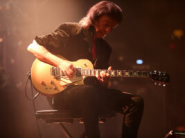 Steve-Hackett402000x1500