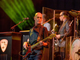 michael-rhodes-bassist402000x1500