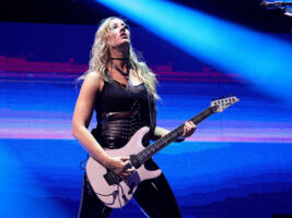 nita-strauss-402000x1500