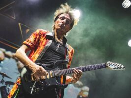steve-vai-madrid-2022402000x1500